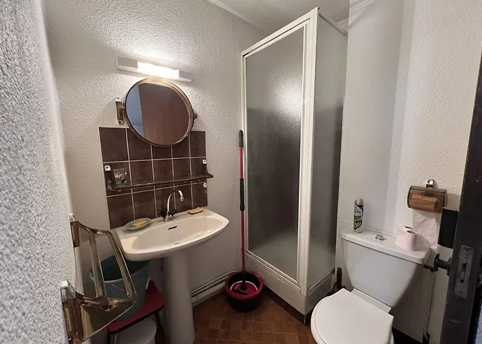 T2 Avec Loggia, Tv, Lave-linge, Climatisation Portative, Proche Port Et A Port - Fr-1-81-621 *